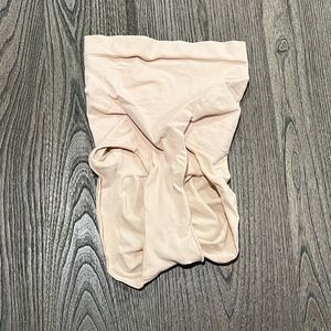 NWOT Skims Sculpting Mid Waist Brief Ochre - Size S/M